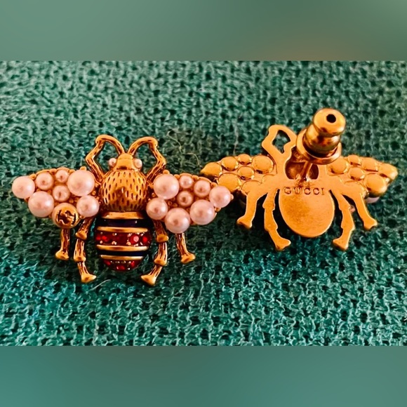 COPY - Gorgeous Authentic Antiqued Gucci Bamboo Pearl rhinestone Bee stu… - Picture 2 of 5